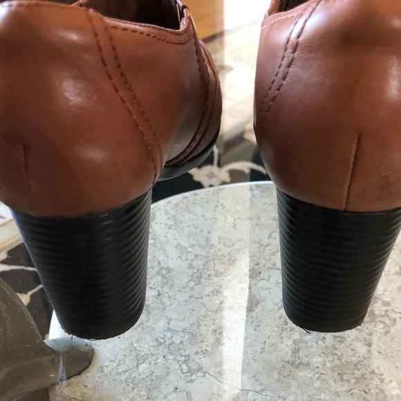 Clarks Bendables, Women’s 9.5, Leather Bootie Shoes, 2.75” Heel, GUC - Picture 6 of 11